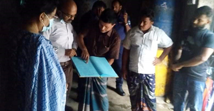 এবার কুষ্টিয়ার গুদামে মিললো ৭০০ লিটার সয়াবিন তেল