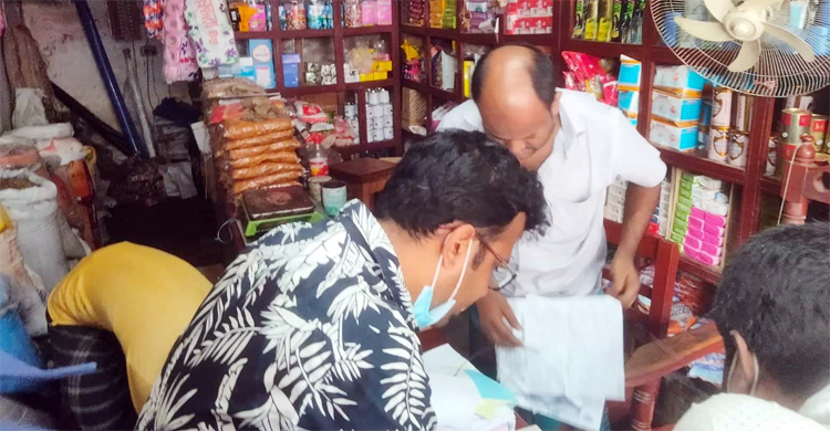 সিরাজগঞ্জে গুদামে মিললো ৩৭ হাজার লিটার সয়াবিন তেল