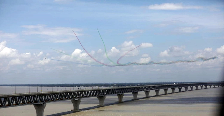 মাওয়ার আকাশে-বাতাসে ঈদ আমেজ