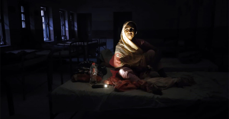 হাসপাতালের জেনারেটর নষ্ট, ভরসা মোমবাতি-মোবাইলের টর্চ