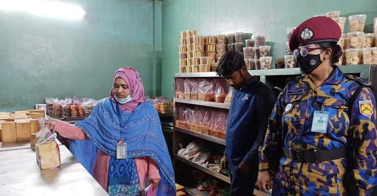 সনদ না থাকায় বনলতা বেকারিকে ৫০ হাজার টাকা জরিমানা
