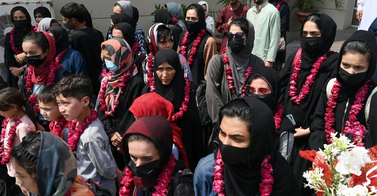 পাকিস্তানে পালালেন আফগান নারী ফুটবলাররা