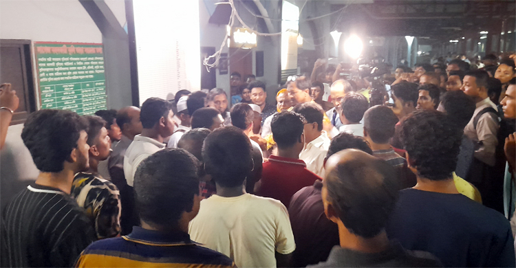 সৈয়দপুর স্টেশনে বুকিং সহকারীর হাতে নারী যাত্রী লাঞ্ছিত