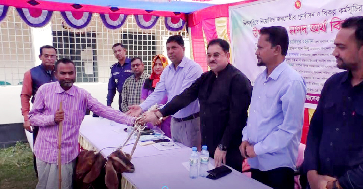 নড়াইলের ২৩ ভিক্ষুক পেল ৫ লাখ টাকার উপকরণ