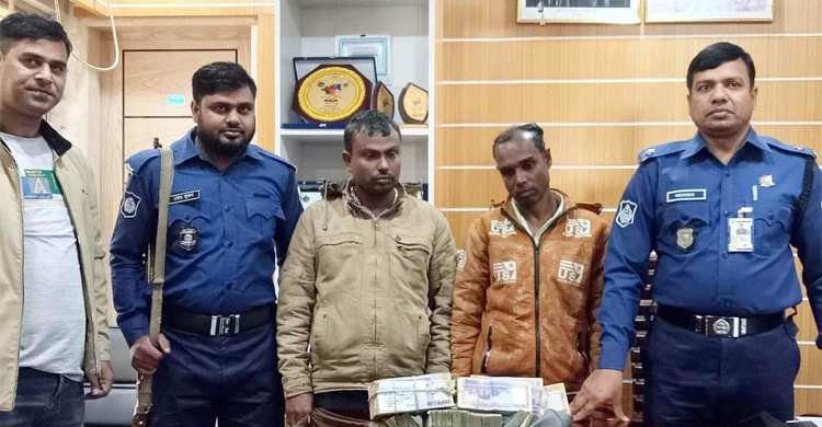 অতি লোভে ফেঁসে গেলেন দুই বন্ধু