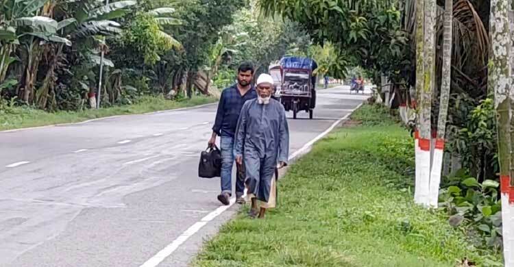 ১২ দিন হেঁটে বঙ্গবন্ধুর সমাধিতে পৌঁছালেন ময়মনসিংহের মোস্তফা | শনিবার, ২০ আগস্ট ২০২২