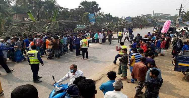 লক্ষ্মীপুরে পৃথক সড়ক দু র্ঘ ট নায় দুজনের মৃ ত্যু