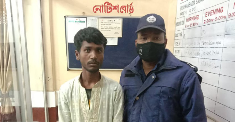 যাত্রীকে মারধর করে ছিনতাইয়ের অভিযোগে সিএনজি চালক আটক