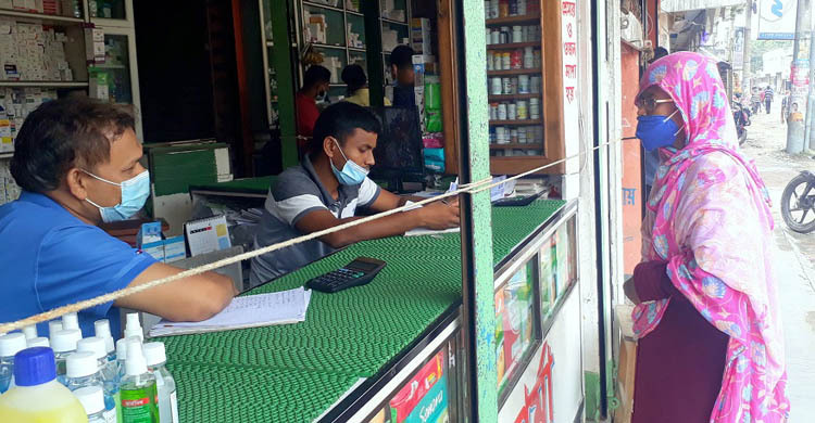 ঠাকুরগাঁওয়ে ওষুধের কৃত্রিম সঙ্কট, মিলছে না প্যারাসিটামল