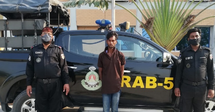 চাঁপাইনবাবগঞ্জে এক কোটি বিশ লাখ টাকার হেরোইনসহ গ্রেফতার ১