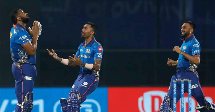 পোলার্ডের সাইক্লোন ইনিংসে অবিশ্বাস্য জয় পেল মুম্বাই