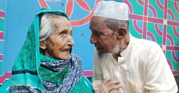৭০ বছর পর মায়ের বুকে ফিরলেন ছেলে