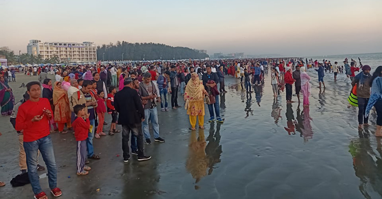 থার্টি ফার্স্ট উদযাপনে কক্সবাজার সৈকতে চার লাখ পর্যটক