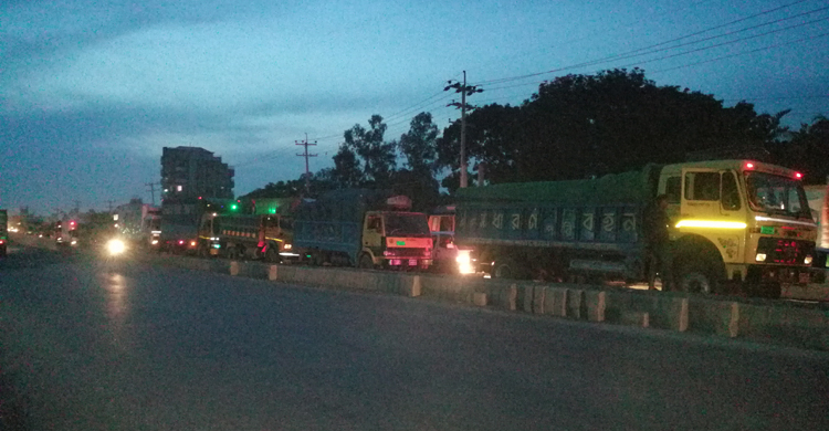 ঢাকা-টাঙ্গাইল মহাসড়কে তীব্র যানজট