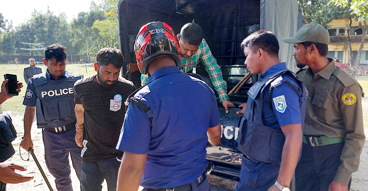 বাংলাবান্ধায় ধাওয়া-পাল্টাধাওয়া, ব্যালট ছিনতাই