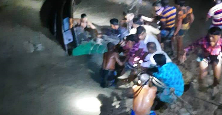 নদীতে নববধূসহ বরযাত্রীর নৌকাডুবি