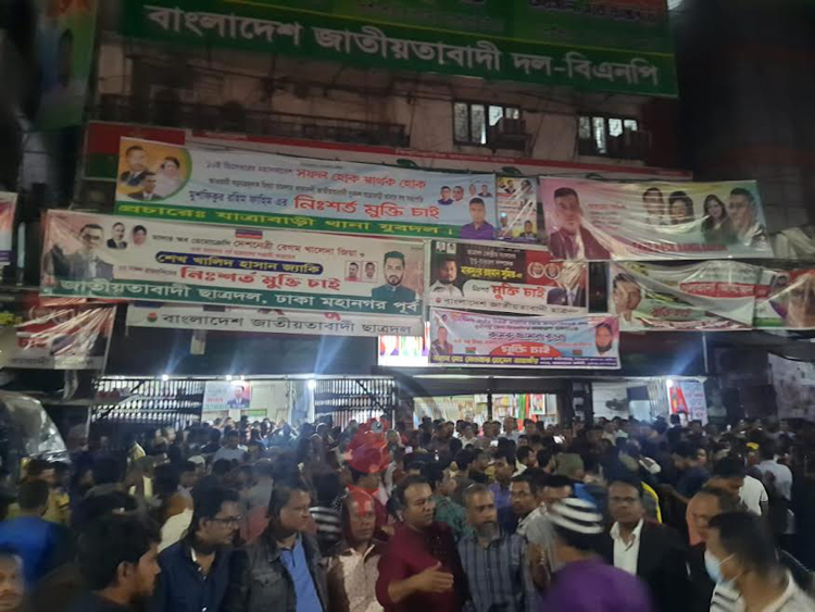 সমাবেশ নিয়ে কৌশলী বিএনপি, নেতাকর্মীদের পদচারণায় সরগরম নয়াপল্টন