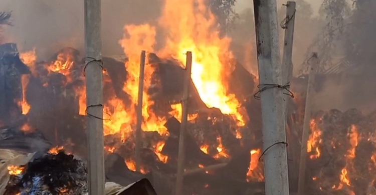 গাজীপুরে ঝুটের গুদামে আগুন, নিয়ন্ত্রণে চার ইউনিট