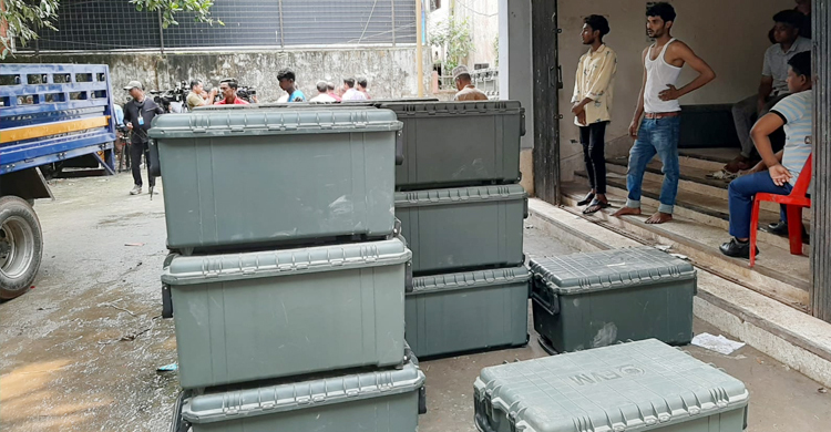 কুমিল্লা সিটি নির্বাচন: কেন্দ্রে কেন্দ্রে পাঠানো হচ্ছে ইভিএম