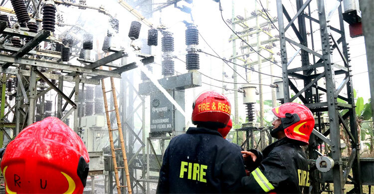 পাখির বিষ্ঠা সরাতে দমকল, চার ঘণ্টা বিদ্যুৎহীন রাজশাহী