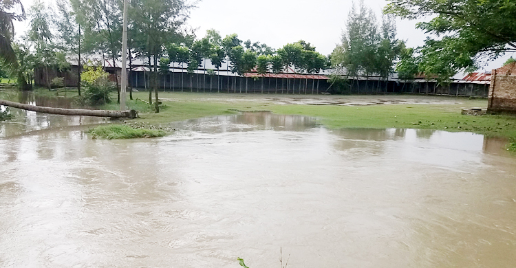 রাস্তা-কালভার্ট ভাঙা, স্কুলে যেতে ভয় পাচ্ছেন শিক্ষকরাও