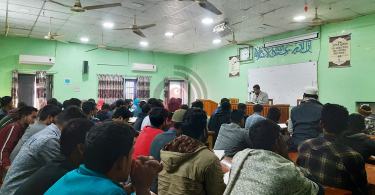 শ্রেণিকক্ষ সংকটে ভোগান্তি রাবি শিক্ষার্থীদের