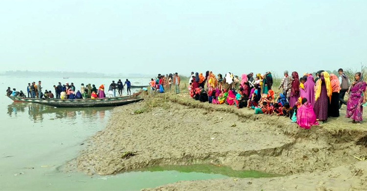 নড়াইলে নৌকাডুবি: ২৪ ঘণ্টায় সন্ধান মেলেনি নিখোঁজ চারজনের