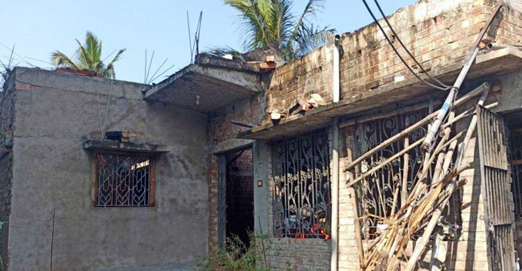 পশ্চিমবঙ্গে বাজি কারখানায় বিস্ফোরণ, নিহত ৩