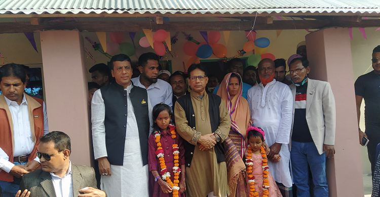 ঘর পেল পদ্মায় স্পিডবোট দুর্ঘটনায় বাবা-মা হারানো মীম