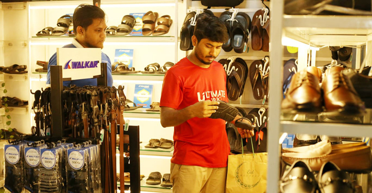 ঈদে ২০০ নতুন মডেল, ওয়াকারের জুতা কিনছে ইউরোপ-আমেরিকা