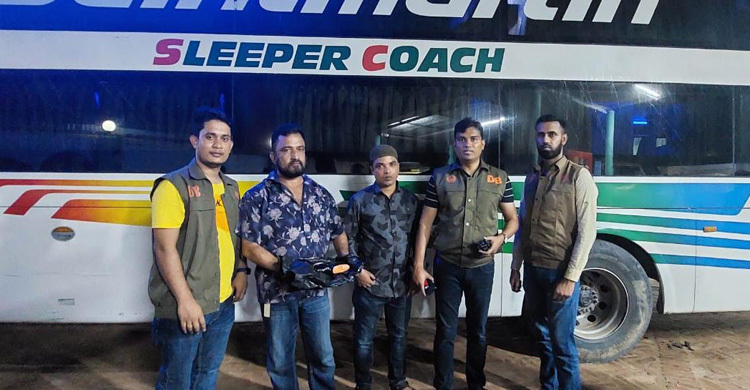 নৈশ কোচে মিললো ৮ হাজার ইয়াবা, গ্রেফতার ২