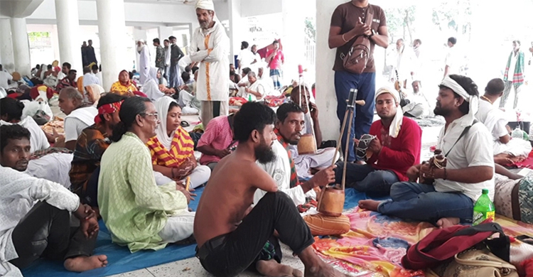 বাউলভক্ত-সাধুদের পদচারণায় মুখরিত লালনের আখড়া বাড়ি