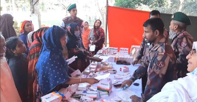 মেহেরপুরে বিজয় দিবসে শীতবস্ত্র বিতরণ ও ফ্রি চিকিৎসা বিজিবির