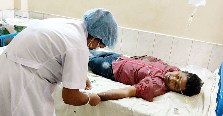 মারধরের ভিডিও ধারণ করায় সাংবাদিকের ওপর হামলা