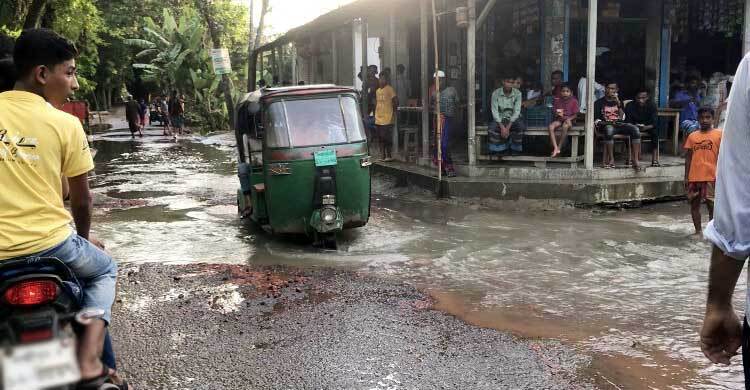 মেঘনায় ৩ ফুট পানি বৃদ্ধি, উপকূলীয় এলাকা প্লাবিত। শুক্রবার, ১২ আগস্ট ২০২২