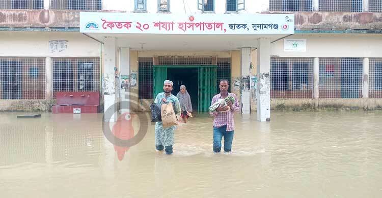 সুনামগঞ্জে হাসপাতাল-কমিউনিটি ক্লিনিক প্লাবিত, সেবা পেতে ভোগান্তি