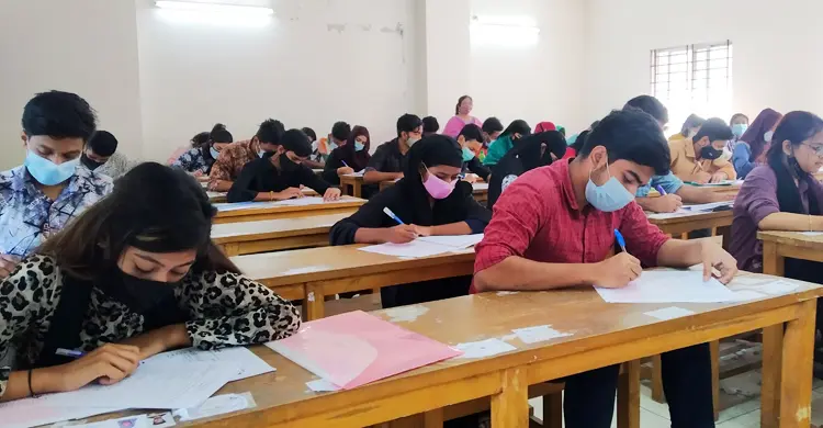 সাত কলেজের ভর্তি পরীক্ষা চলছে