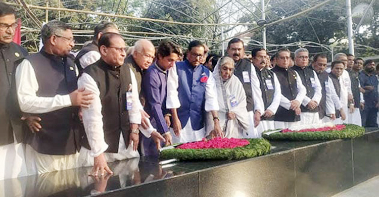 বঙ্গবন্ধুর প্রতিকৃতিতে প্রধানমন্ত্রীর শ্রদ্ধা