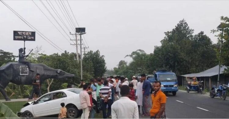 নোয়াখালীতে প্রাইভেটকারের ধাক্কায় শিশু নিহত