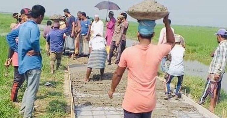 আবেদনে মেলেনি সাড়া, অবশেষে নিজেদের অর্থেই কৃষকদের রাস্তা নির্মাণ