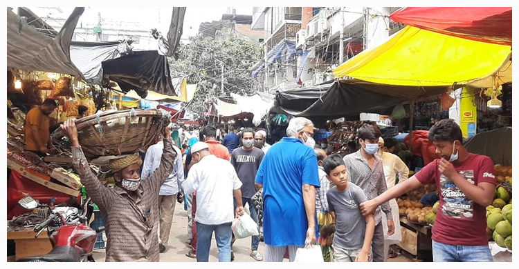 কাঁচাবাজারে ভিড়, বালাই নেই স্বাস্থ্যবিধির | ২৩ এপ্রিল ২০২১