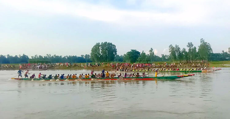 ঘোড়াঘাটে হয়ে গেলো ঐতিহ্যবাহী নৌকা বাইচ