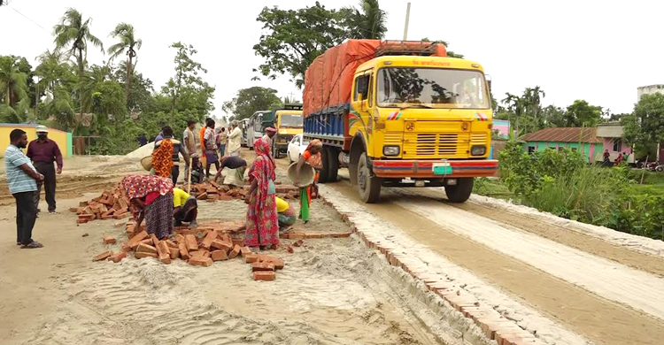 বেহাল মহাসড়কে জনভোগান্তি চরমে