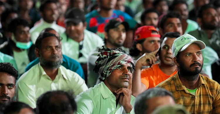 বিশ্বকাপের পরও কাতারে থাকার সুযোগ চান অভিবাসী শ্রমিকরা