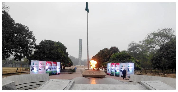 ৭ মার্চ উপলক্ষে সোহরাওয়ার্দী উদ্যান সেজেছে ভিন্নরূপে | ০৭ মার্চ ২০২১