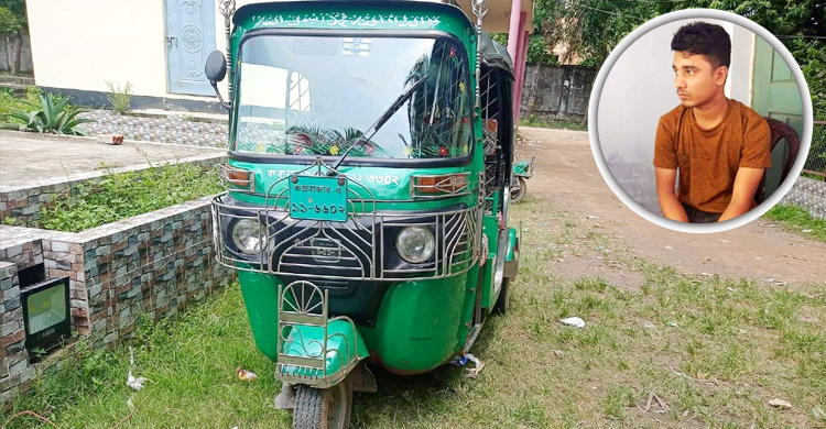 অটোরিকশা থেকে লাফ দিয়ে রক্ষা পেল ২ ছাত্রী