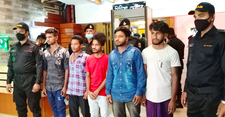 বেদের ছদ্মবেশে ইয়াবা পাচার : রিমান্ডে পাঁচজন