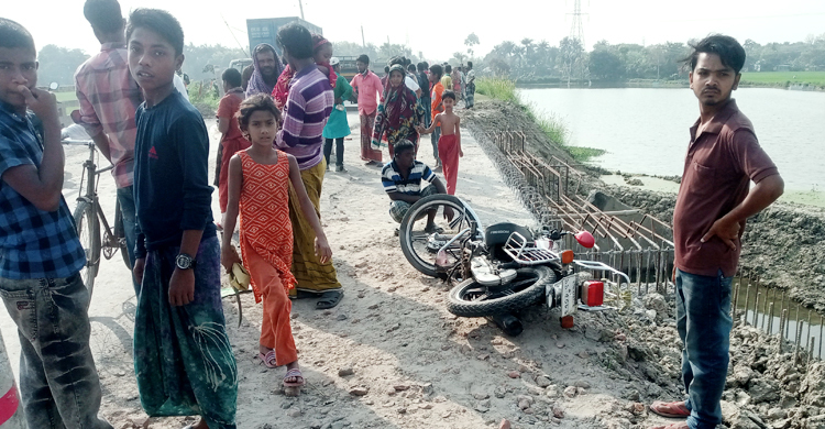 মাহফিল শেষ ফেরার পথে ট্রাকচাপায় প্রাণ গেল আবুলের