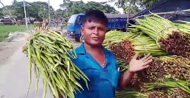 এলাকার কৃষকদের কাছে আব্দুর রহমান এখন ‘আইডল’
