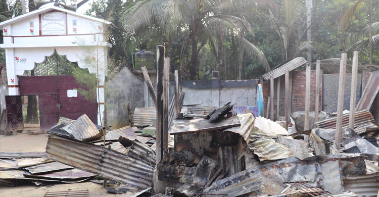‘দুর্বৃত্তের আগুনে’ পুড়ল এতিমখানা